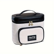 Borsa cosmetica bianca e nera con manico, chiusura a zip e tasca frontale con scritta "FAITH". Design elegante, ideale per viaggi e organizzazione trucco.