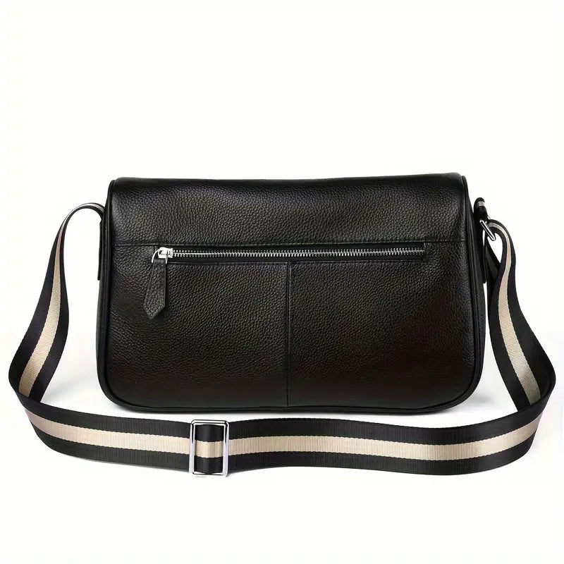 Borsa a tracolla in pelle nera con cerniera frontale e cinturino regolabile a righe bianche e nere. Elegante e pratica per l'uso quotidiano.