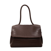 Borsa a mano in pelle marrone con texture coccodrillo, design elegante e manico lungo. Accessorio moda donna, ideale per ogni occasione.