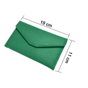 Portafoglio donna verde in pelle sintetica, dimensioni 19x11 cm, design elegante con chiusura a busta. Accessorio moda pratico e chic.