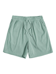 Pantaloncini corti verde menta in tessuto a coste, con elastico in vita e laccio regolabile. Design casual estivo, ideale per uomo.