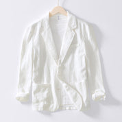 Giacca bianca in lino da uomo su gruccia, stile casual elegante, perfetta per primavera estate. Blazer leggero, tessuto traspirante, moda maschile.