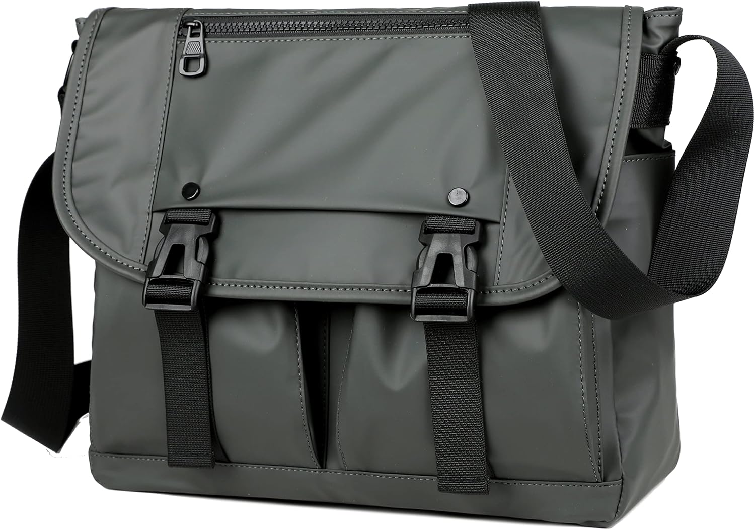 Borsa a tracolla impermeabile grigia con chiusure a fibbia, tasche frontali e cerniera superiore. Design moderno e funzionale per uso quotidiano.