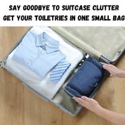 Valigia aperta con camicia, cravatta e asciugamano piegati, accanto a un beauty case blu compatto. Organizzazione bagaglio, accessori viaggio.