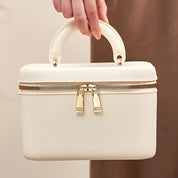 Borsa a mano bianca elegante con doppia zip dorata, design compatto e moderno, ideale per moda femminile e accessori di lusso.