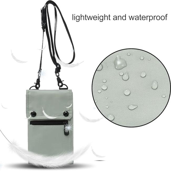 Borsa a tracolla impermeabile e leggera, colore grigio, con tasca frontale e dettagli in primo piano. Ideale per viaggi e attività all'aperto.