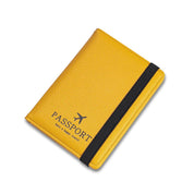 Custodia passaporto gialla in pelle con elastico nero, design elegante, ideale per viaggi, accessorio da viaggio essenziale.