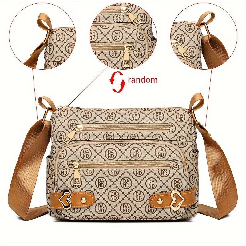 Borsa a tracolla beige con motivo monogramma, cerniere dorate, dettagli in pelle marrone e cinturino regolabile. Elegante e funzionale per ogni occasione.