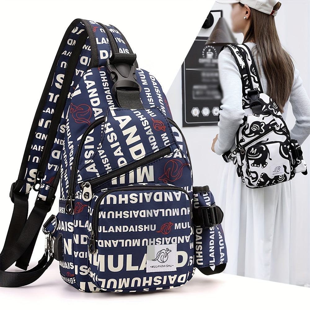 Zaino a tracolla multicolore con scritte, design moderno, ideale per scuola e viaggio. Donna con zaino bianco e nero in sfondo.