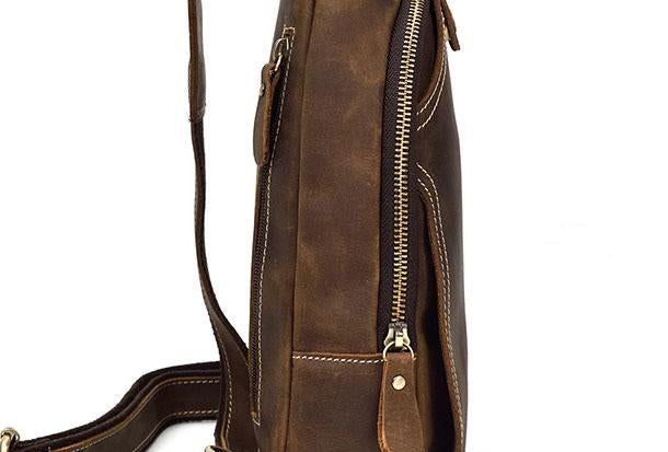 Zaino in pelle marrone con cerniera laterale, design elegante e resistente. Ideale per viaggi e uso quotidiano. Accessorio moda uomo e donna.