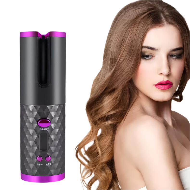 Arricciacapelli automatico nero e viola con design moderno accanto a donna con capelli mossi. Strumento styling capelli, tecnologia avanzata.