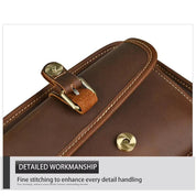Cintura in pelle marrone con fibbia in metallo, cuciture dettagliate, artigianato di qualità, accessorio moda elegante e resistente.
