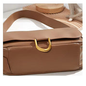 Borsa a tracolla in pelle marrone con chiusura dorata, design elegante e moderno, perfetta per moda donna, accessorio di lusso.