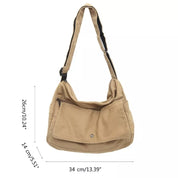 Borsa a tracolla beige in tela, dimensioni 34x14x26 cm, con tasca frontale e chiusura a bottone. Accessorio moda casual e pratico per ogni giorno.
