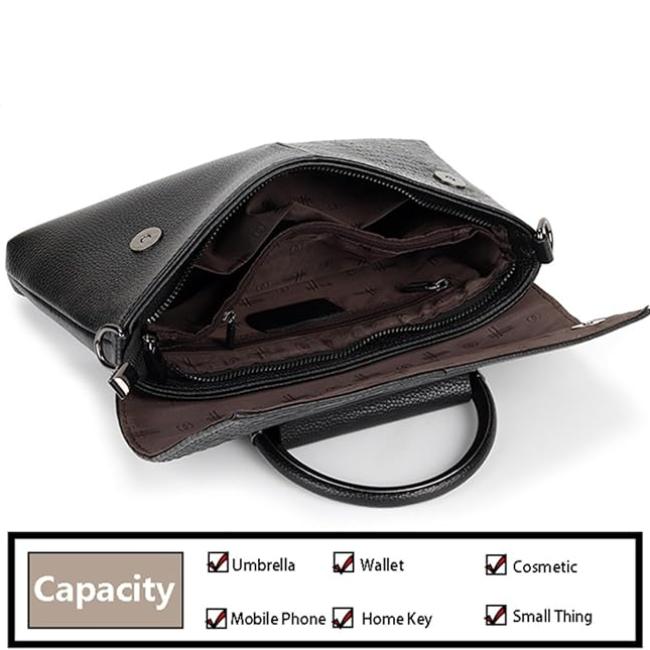 Borsa a tracolla in pelle nera aperta, mostra scomparti interni spaziosi per ombrello, portafoglio, cosmetici, cellulare, chiavi di casa e piccoli oggetti.