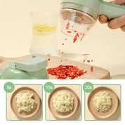 Tritatutto manuale verde in azione, trita peperoncini rossi su tagliere. Tre piatti mostrano aglio tritato in 8, 15 e 20 secondi. Utensile da cucina efficiente.