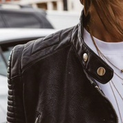 Giacca da Donna in Pelle Nera – Stile Senza Tempo
