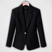 Giacca blazer nero elegante da donna, monopetto, con tasche e colletto classico. Ideale per abbigliamento formale e ufficio.