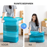 Sacchetti sottovuoto per risparmio spazio, prima e dopo l'uso. Donna comprime vestiti in sacchetto blu. Organizzazione casa, ottimizzazione spazio.