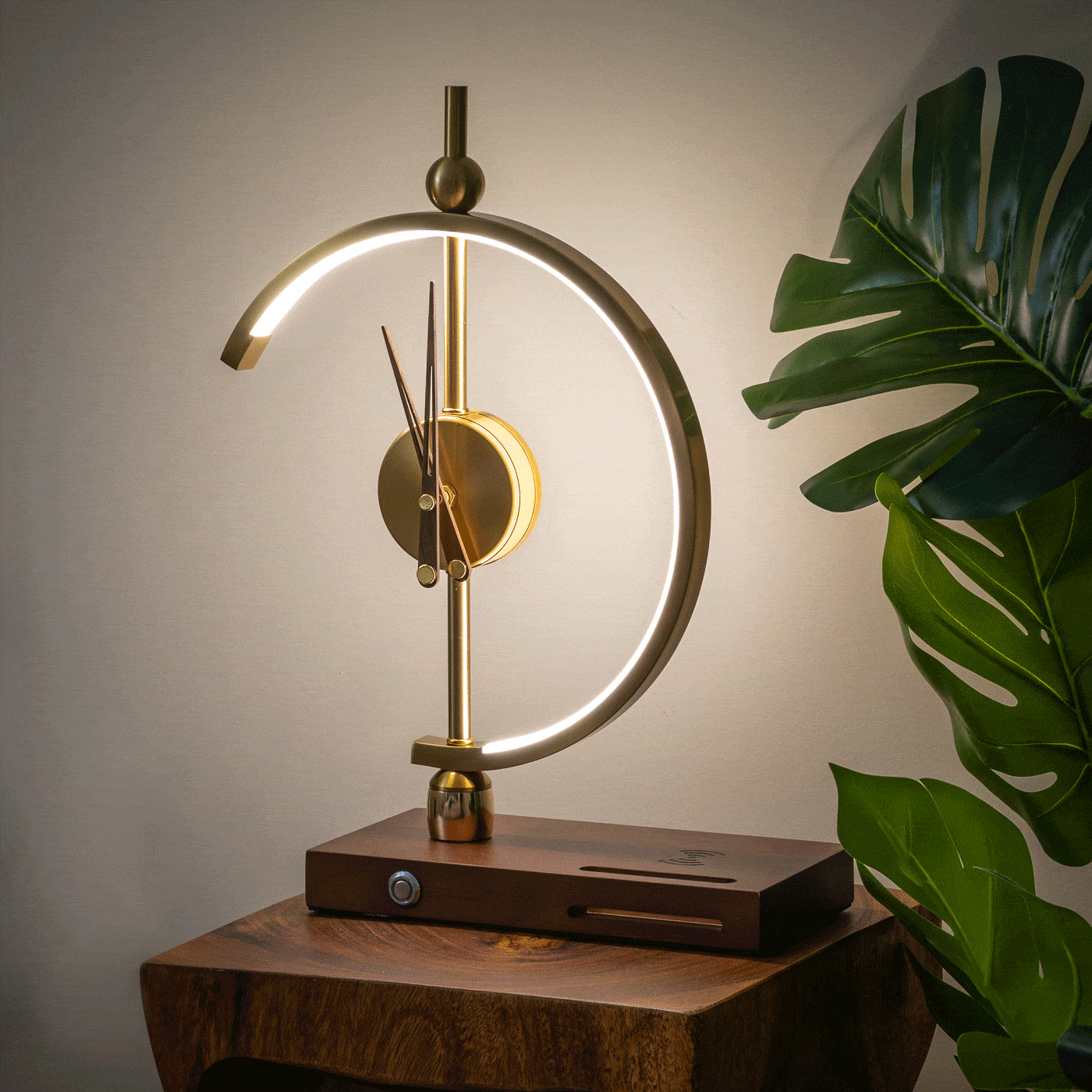 AuraTime™ | Lampada, orologio e caricabatterie di lusso 0