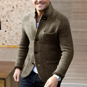 Giacca uomo in lana marrone, stile casual elegante, con bottoni e tasche frontali. Ideale per moda autunno-inverno.