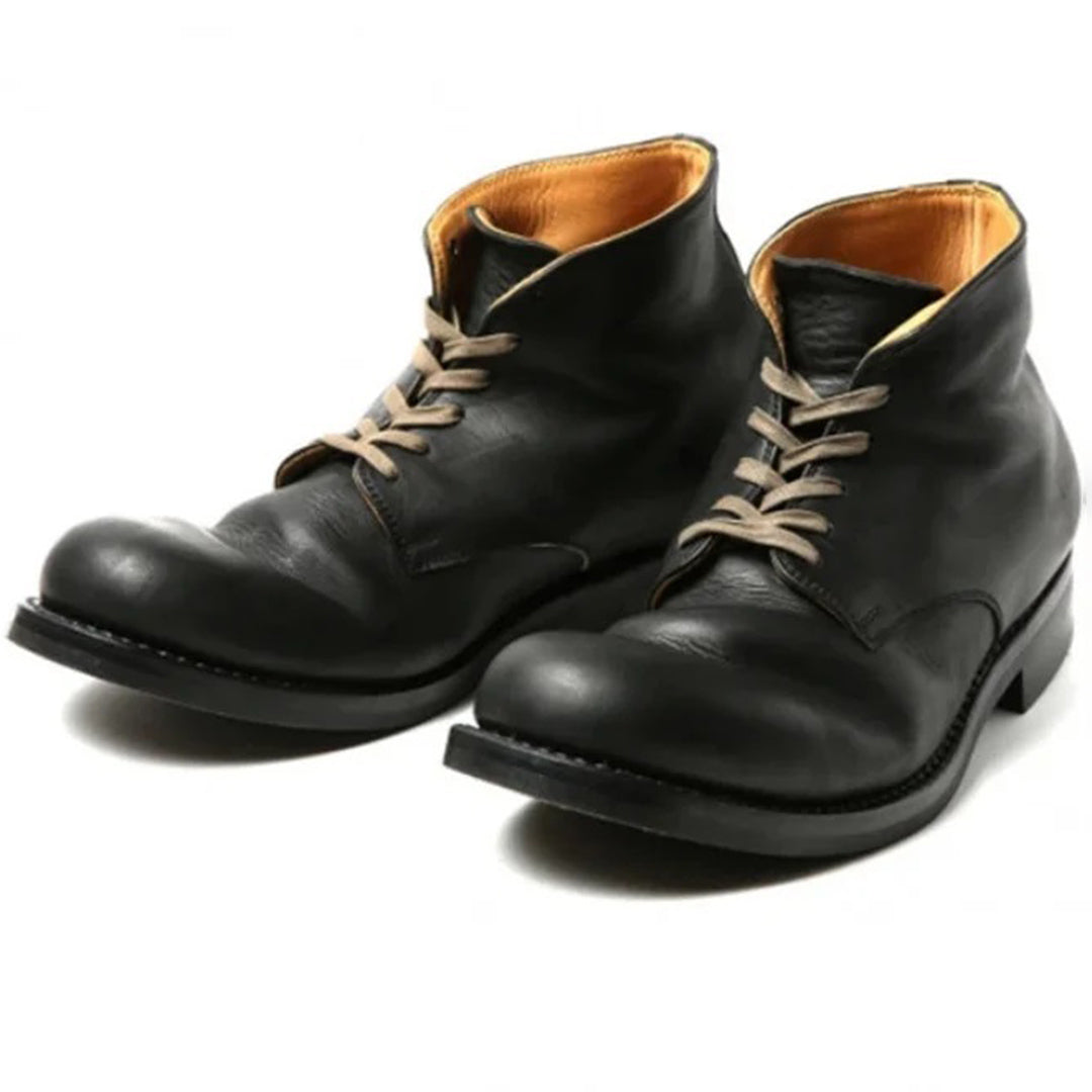 Stivaletti neri in pelle con lacci beige, design classico, suola robusta. Scarpe eleganti da uomo, ideali per look formali e casual.
