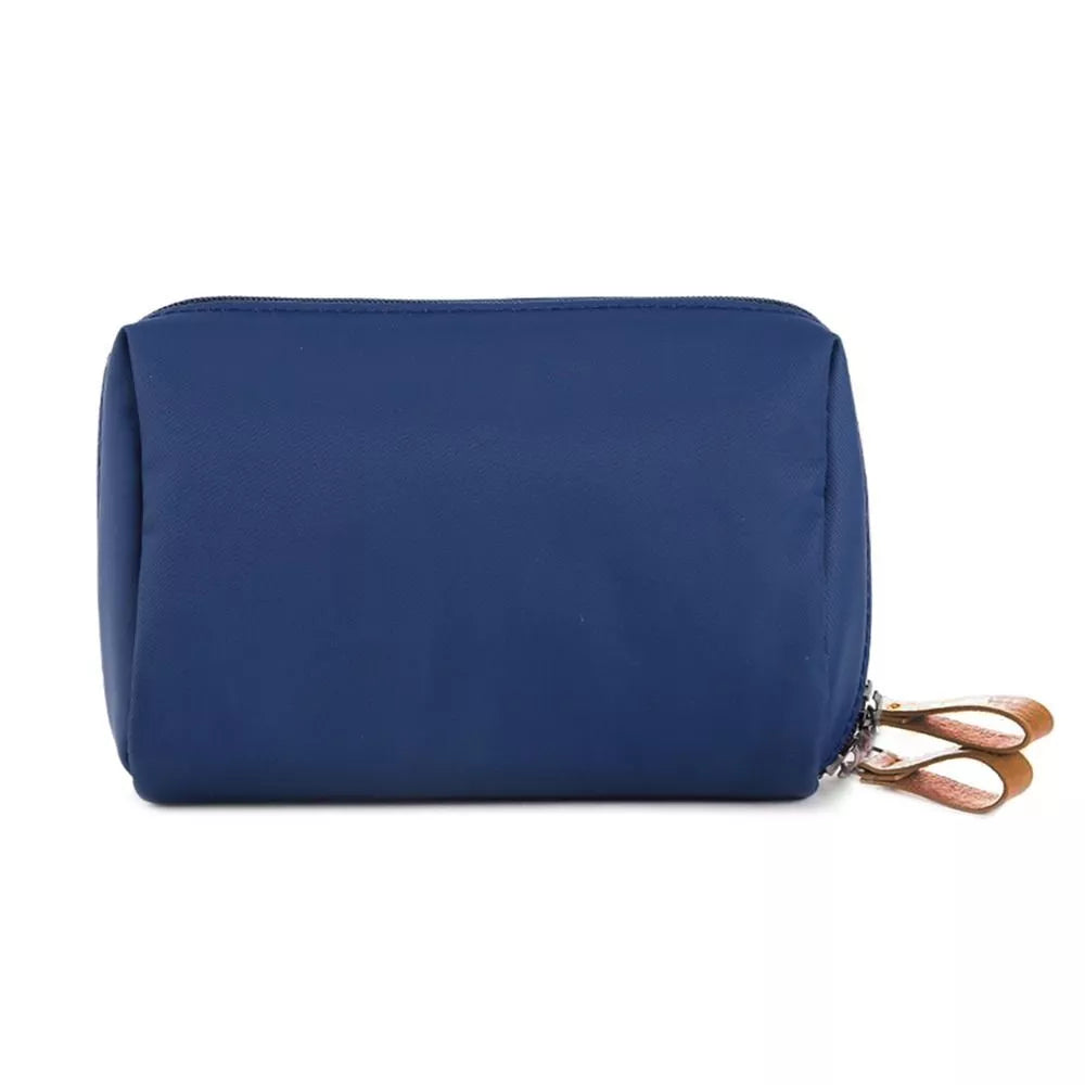 Astuccio da viaggio blu in tessuto impermeabile con cerniera, design compatto, ideale per cosmetici e accessori. Perfetto per organizzazione bagagli.