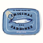 Scatola di sardine in olio d'oliva puro, etichetta blu con illustrazione di pesce, 3.75 oz. Confezione originale, design vintage.