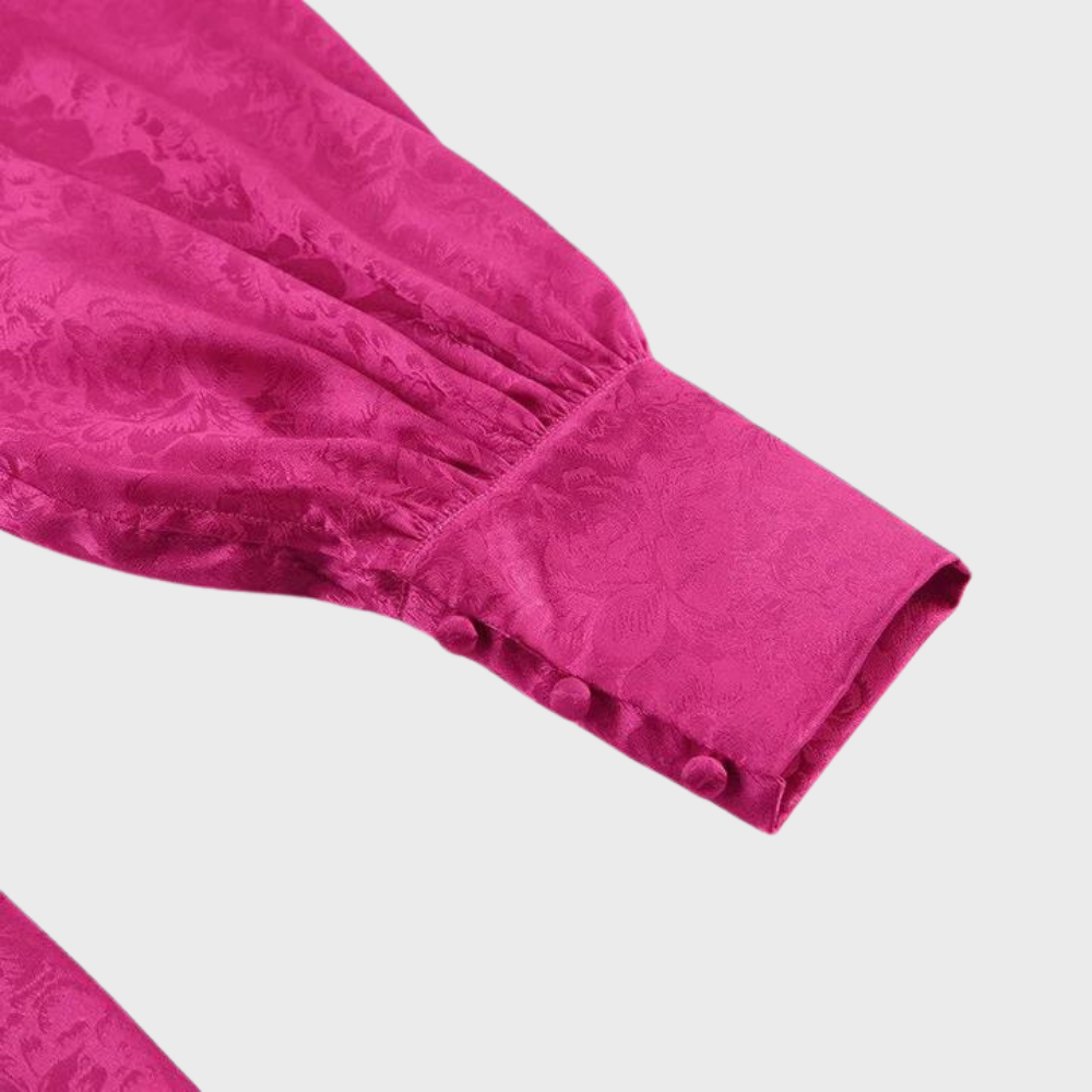 Manica camicia fucsia in tessuto jacquard floreale, polsino con bottoni rivestiti. Elegante e alla moda, ideale per abbigliamento donna autunno.