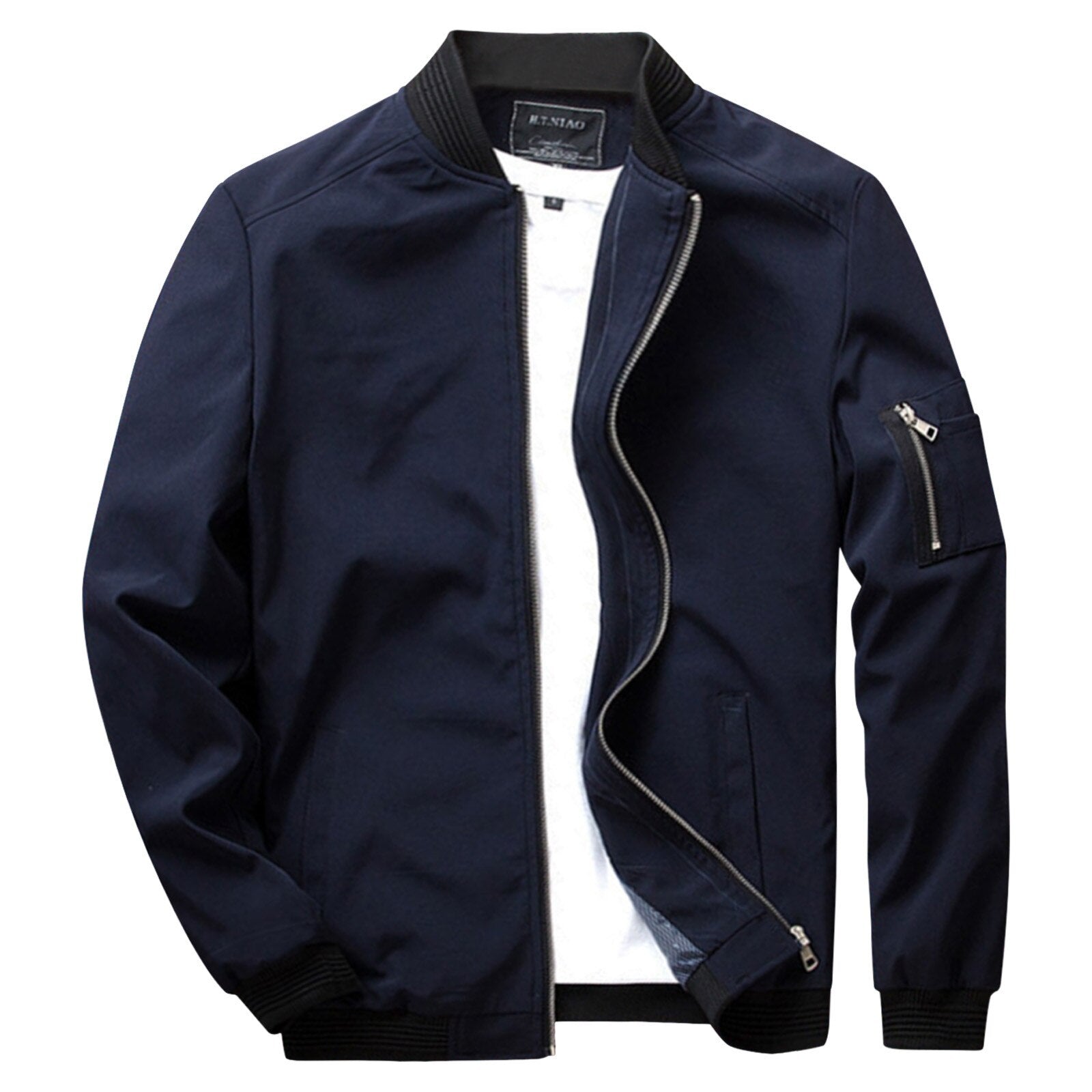Giacca bomber blu scuro da uomo, con zip frontale, tasca sulla manica e colletto a coste. Stile casual, ideale per moda autunnale e primaverile.
