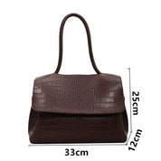 Borsa a mano marrone in pelle effetto coccodrillo, dimensioni 33x25x12 cm, elegante e spaziosa, ideale per moda donna e accessori di lusso.