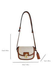 Borsa a tracolla in tessuto beige con dettagli in pelle marrone, chiusura a scatto dorata, dimensioni 18x15x5 cm, elegante e versatile per ogni occasione.