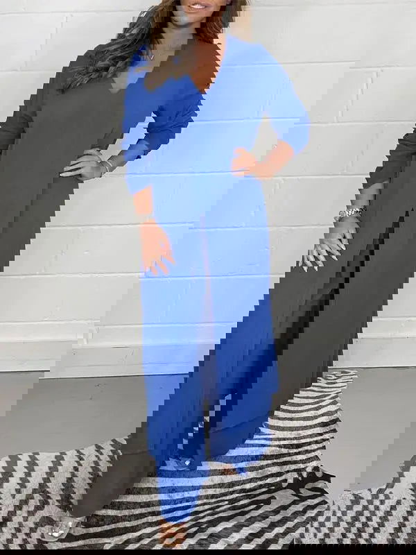 Immagine danneggiata con distorsioni digitali e colori alterati, impossibile identificare l'oggetto principale.