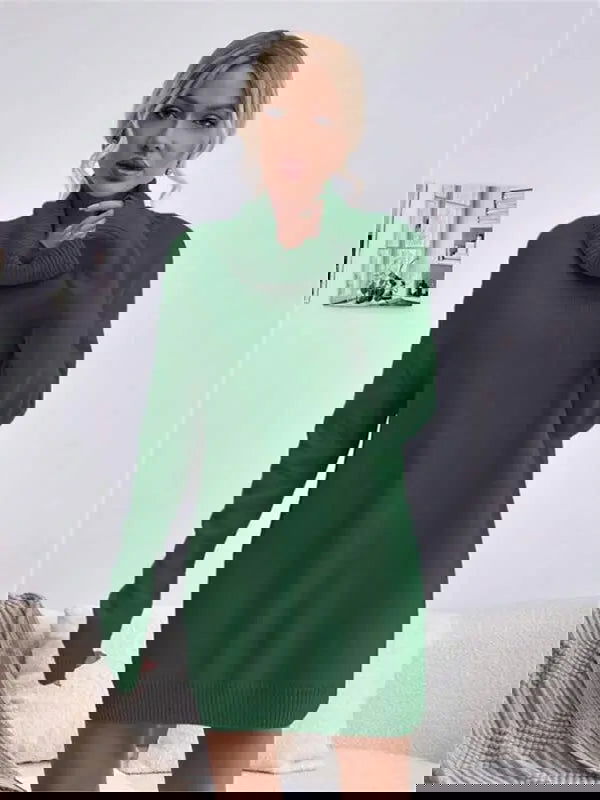 Immagine danneggiata con distorsioni digitali e colori alterati, impossibile identificare l'oggetto principale.