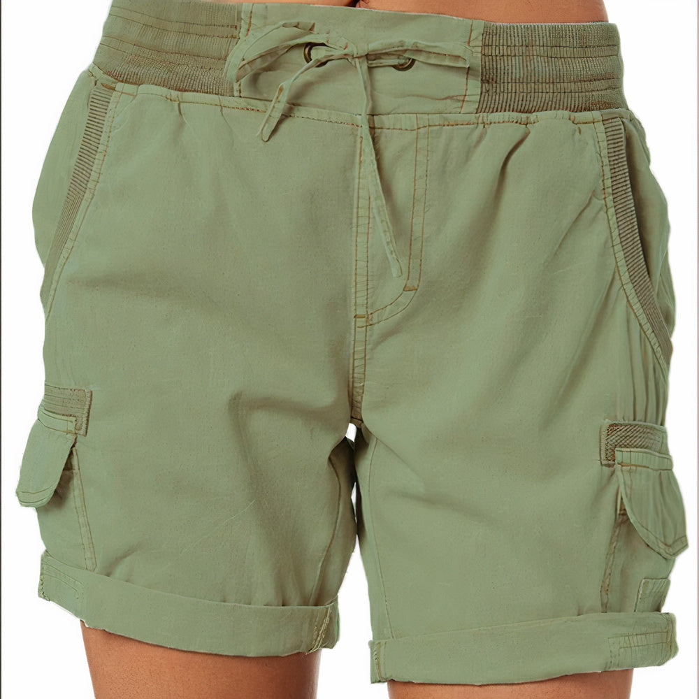 Shorts cargo donna verde oliva, tasche multiple, cotone leggero, elastico in vita, stile casual estivo, moda femminile, abbigliamento comodo.