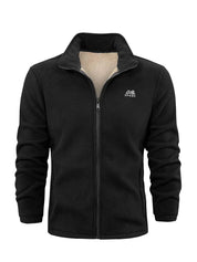 Giacca in pile nero con zip frontale, colletto alto e logo bianco sul petto. Ideale per sport e outdoor. Tessuto caldo e confortevole.