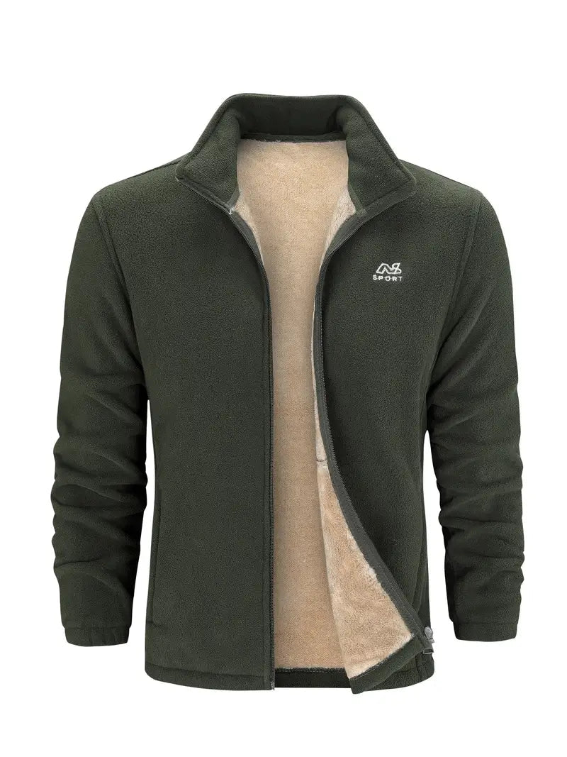 Giacca in pile verde scuro da uomo, con interno beige, zip frontale, logo sul petto. Ideale per sport e outdoor. Calda e confortevole.