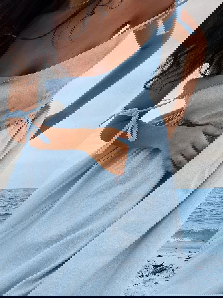 Immagine danneggiata con distorsioni digitali e bande colorate, impossibile identificare l'oggetto principale. Problema di visualizzazione file.
