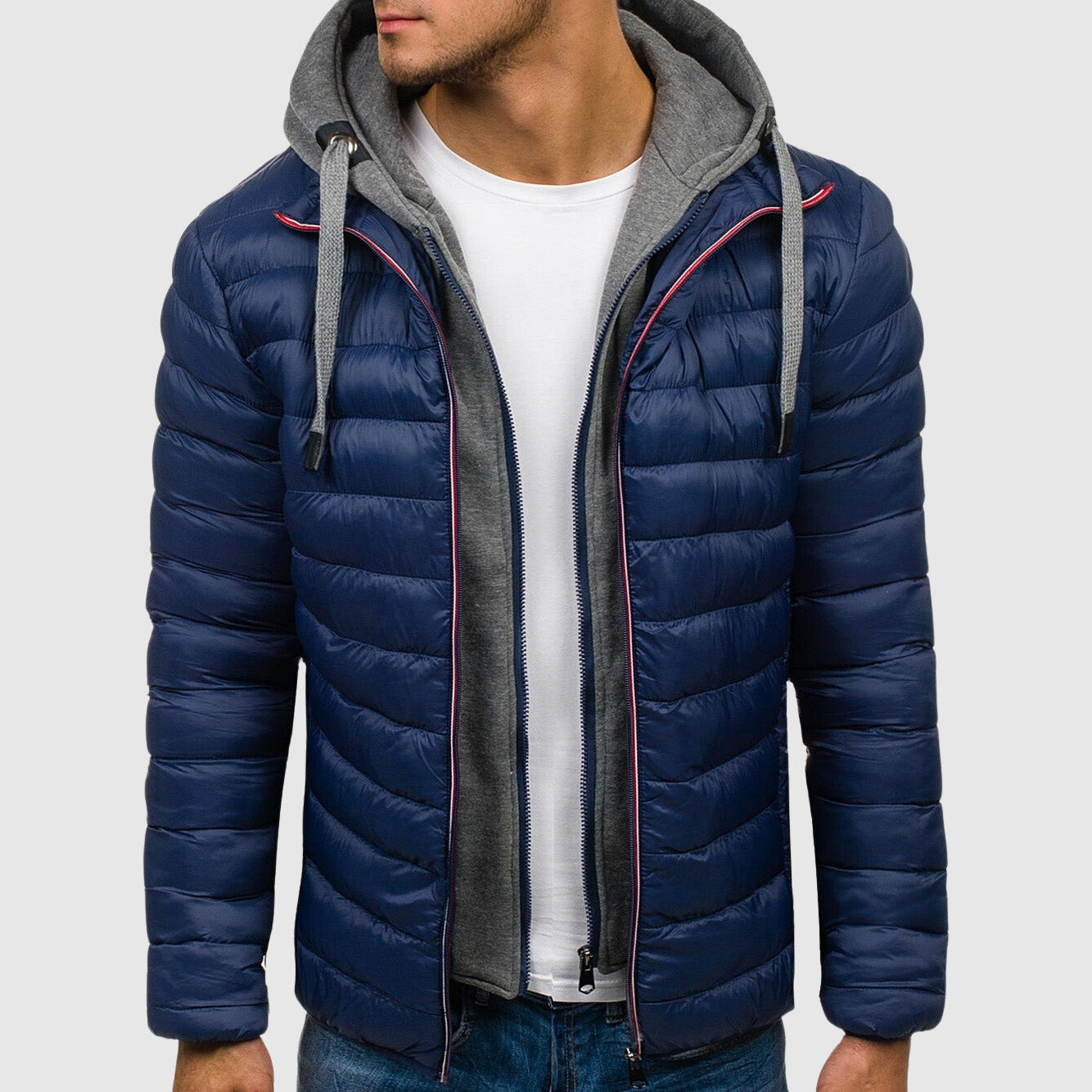 Giacca invernale uomo blu, imbottita, con cappuccio grigio, zip frontale, stile casual, perfetta per l'autunno e l'inverno.