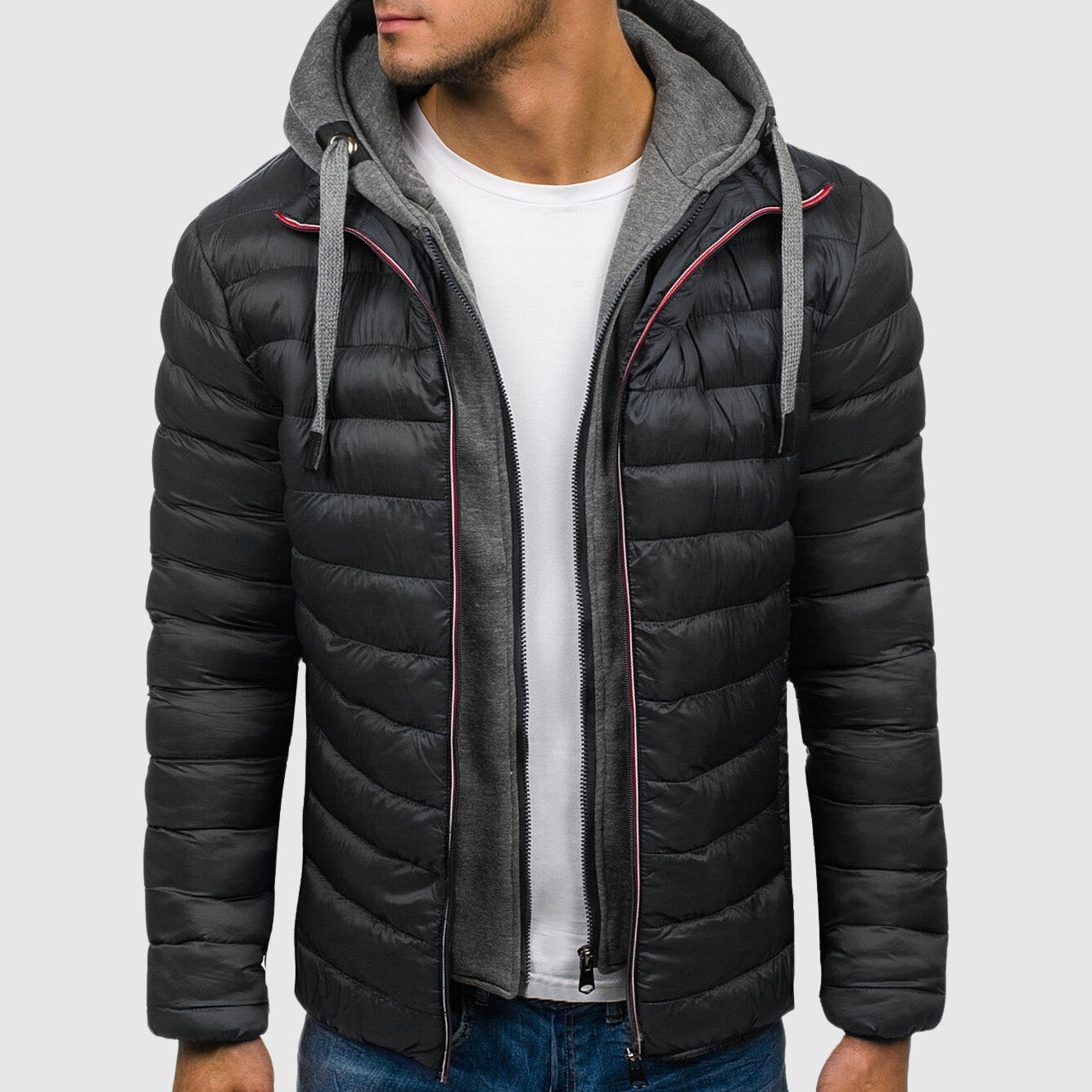 Giacca invernale uomo nera, imbottita, con cappuccio grigio, zip frontale, stile casual, perfetta per l'autunno e l'inverno.