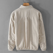 Giacca beige in velluto a coste, vista posteriore, appesa su gruccia. Design casual, ideale per moda autunnale e invernale.