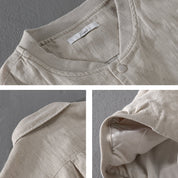 Giacca beige in lino, dettagli su colletto, manica e etichetta. Moda uomo, abbigliamento casual elegante, tessuto leggero e traspirante.