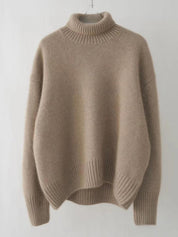 Maglione oversize beige in lana, collo alto, maniche lunghe, design minimalista. Perfetto per moda autunno inverno, abbigliamento casual elegante.