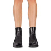 Stivaletti neri in pelle da donna, design western, punta squadrata, tacco basso, ideali per moda autunnale e invernale.