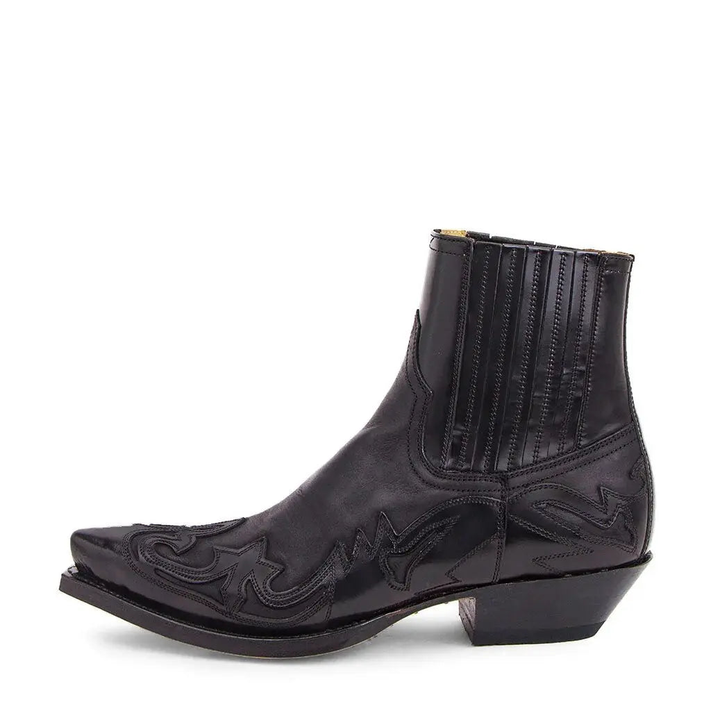 Stivaletto texano nero in pelle, design western, punta affusolata, tacco basso, dettagli ricamati. Scarpe uomo moda country eleganti.