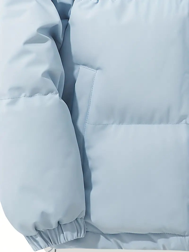 Giacca invernale imbottita azzurra, manica lunga, tasca laterale, tessuto impermeabile, moda donna, abbigliamento caldo, stile casual.