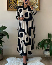Abito lungo donna con stampa geometrica bianco e nero, maniche lunghe, tasche laterali. Moda casual elegante, perfetto per l'autunno.