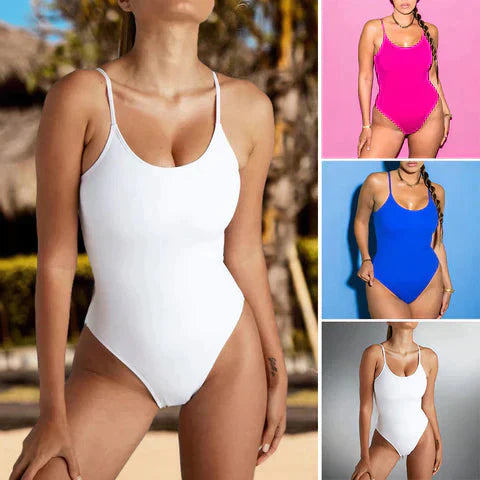 Costume intero donna in tre colori: bianco, blu, rosa. Design elegante, spalline sottili, ideale per spiaggia e piscina. Moda mare estate 2023.