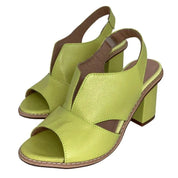 Sandali donna in pelle verde lime con tacco largo, design aperto e cinturino posteriore. Scarpe estive eleganti e comode.