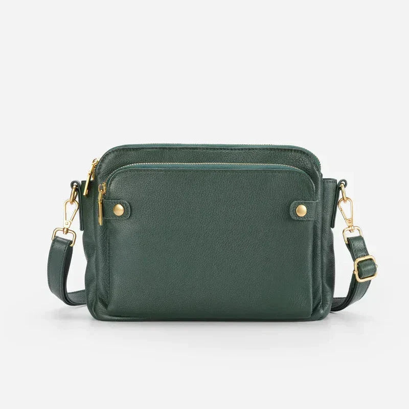 Borsa a tracolla verde scuro in pelle, con cerniere dorate e tasche multiple. Design elegante e funzionale, ideale per moda donna.